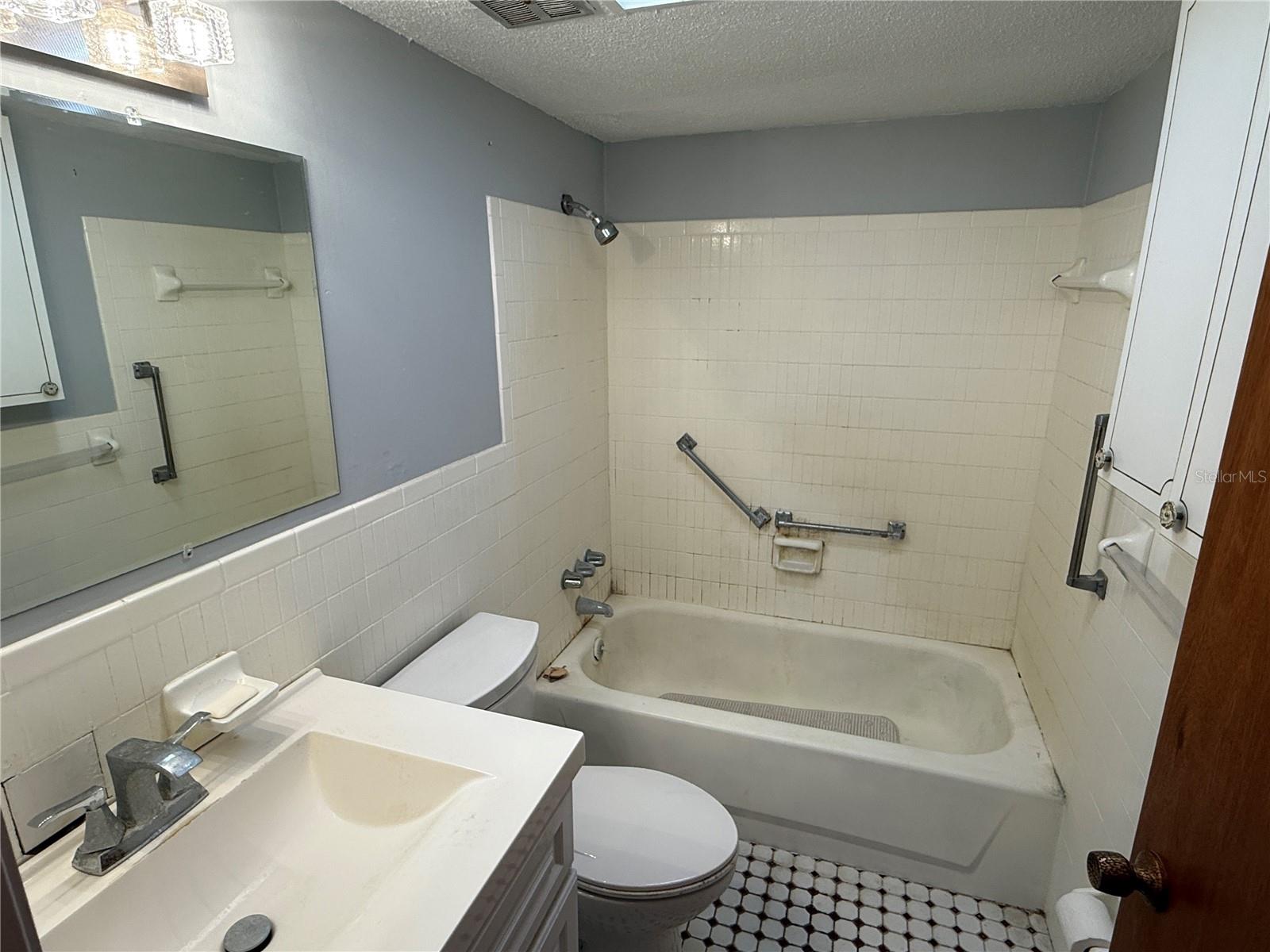 Photo 7 of 4747 AZALEA DR #115