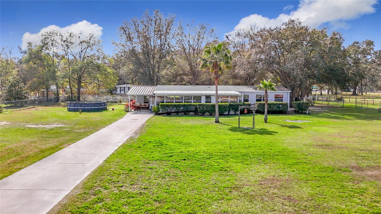 Photo 2 of 35420 CARVAL DR