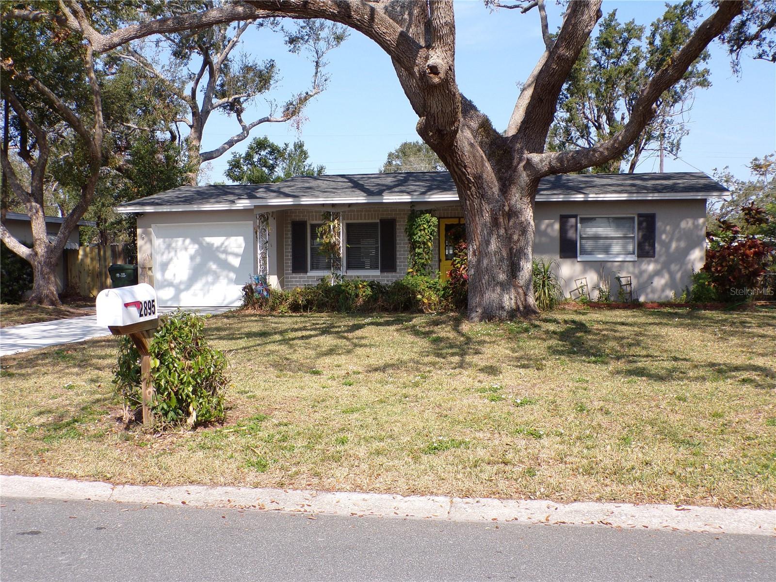 Photo 2 of 2895 HUNTINGTON DR