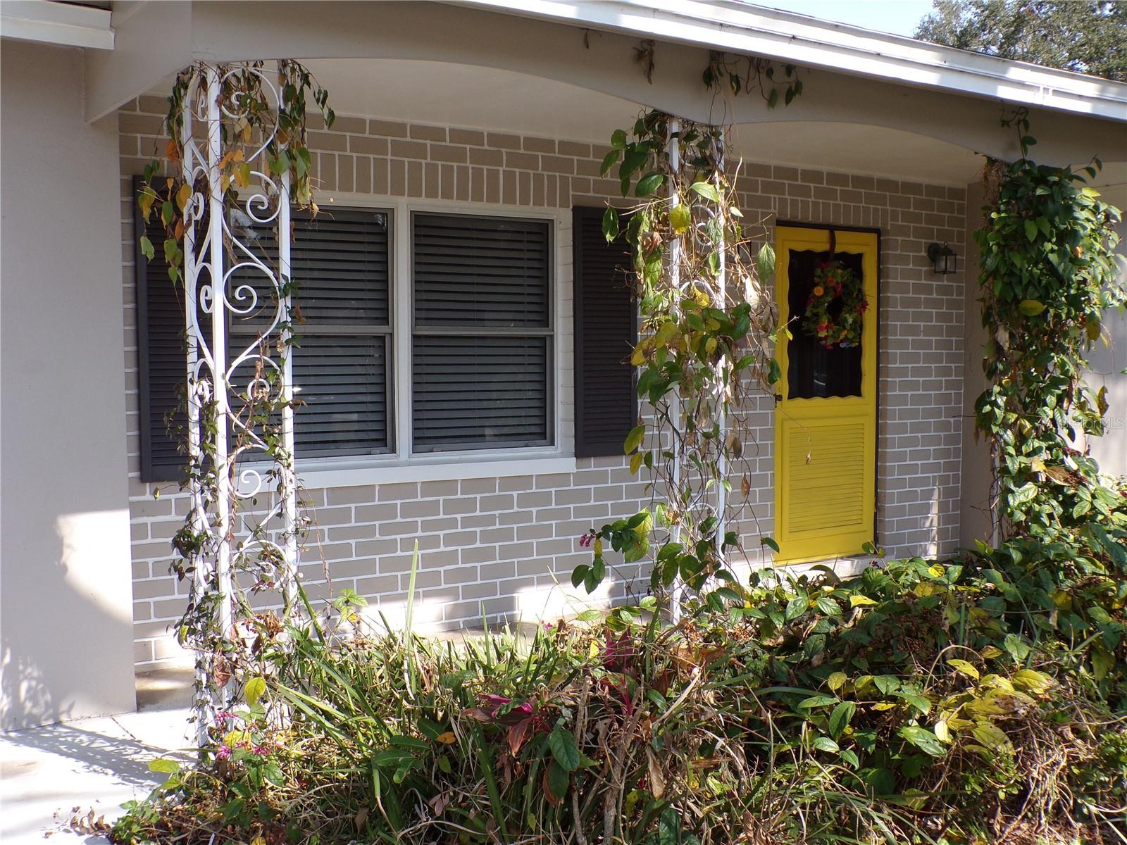 Photo 3 of 2895 HUNTINGTON DR