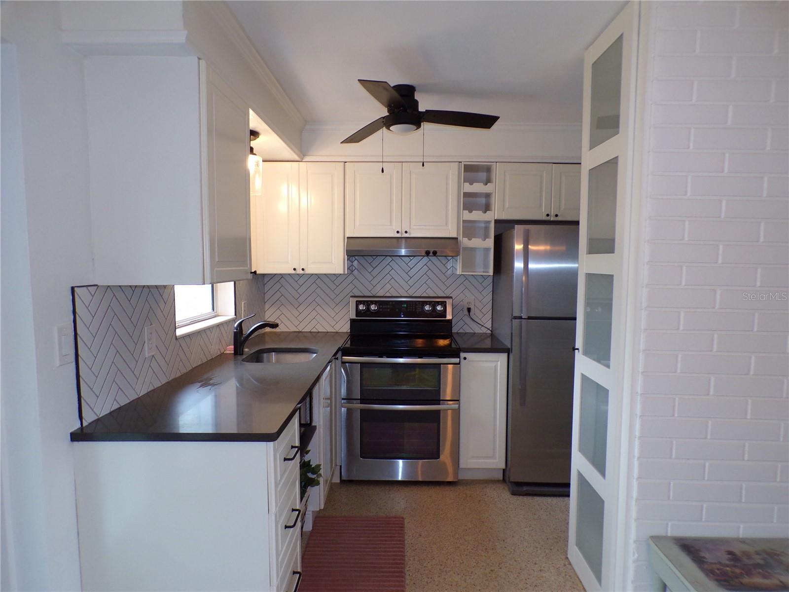 Photo 4 of 2895 HUNTINGTON DR